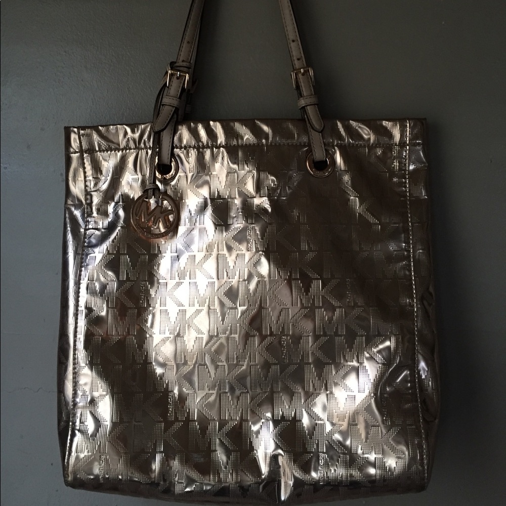 Mickael Kors gold purse 👜